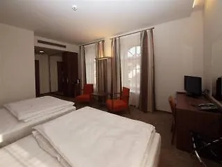 호텔 Hotel Budweis 4*